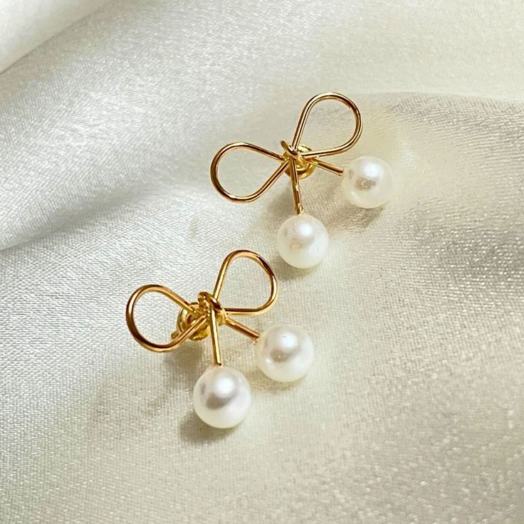Stylish Gold-Plated Korean Bow Pearl Earrings – A Graceful Accessory For All Occasions