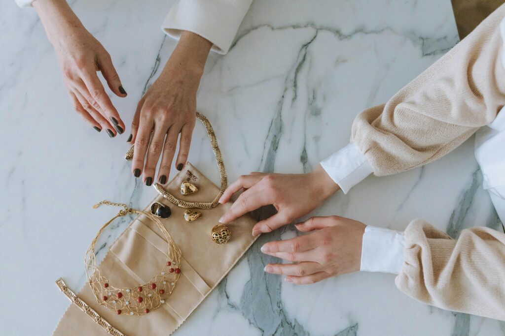 how to match jewellery and outfits